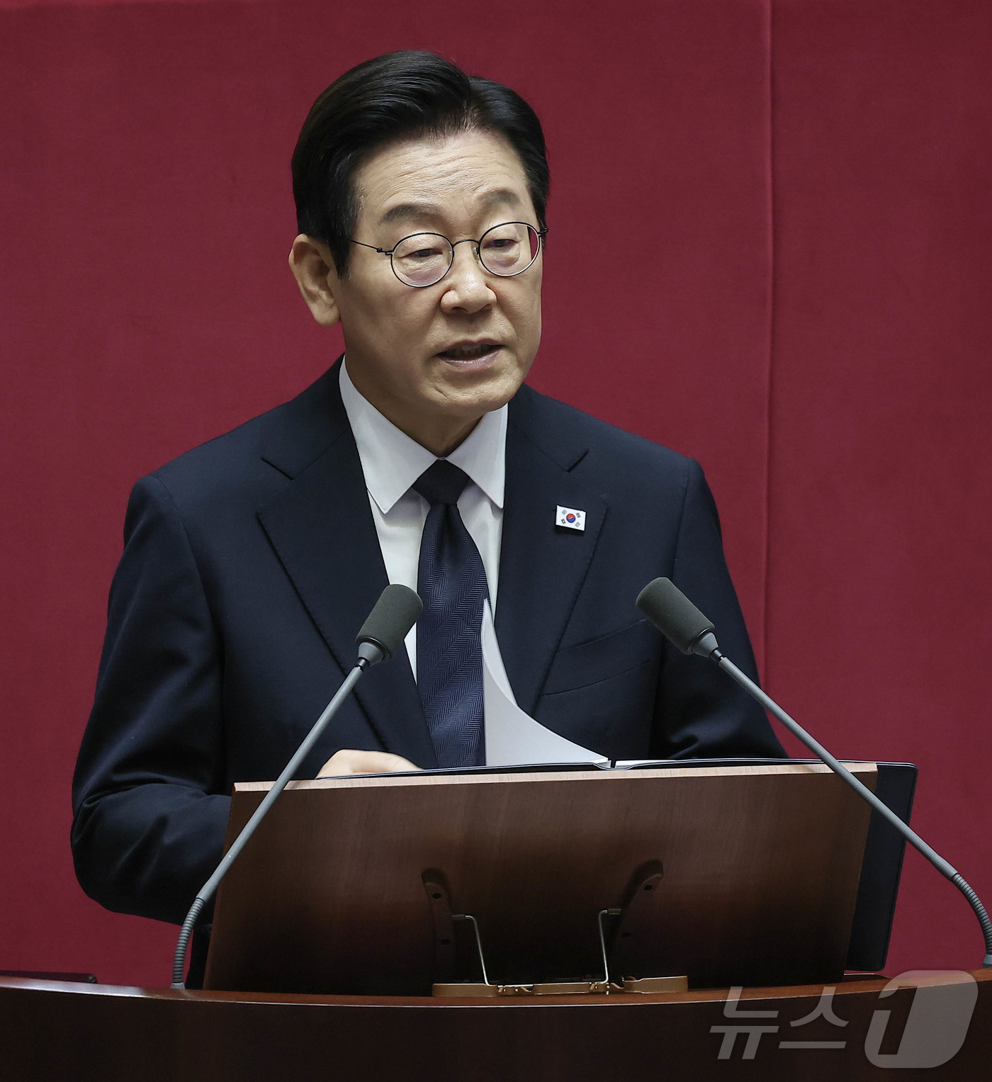 (서울=뉴스1) 국회사진기자단 = 이재명 대통령이 4일 서울 여의도 국회 본회의장에서 2026년도 예산안 및 기금운용계획안에 대한 시정연설을 하고 있다. 2025.11.4/뉴스1