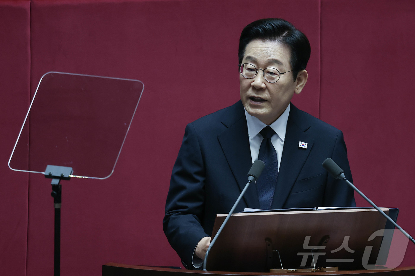 (서울=뉴스1) 국회사진기자단 = 이재명 대통령이 4일 오전 국회 본회의장에서 열린 제11차 본회의에서 내년도 예산안 관련 시정연설을 하고 있다. 2025.11.4/뉴스1