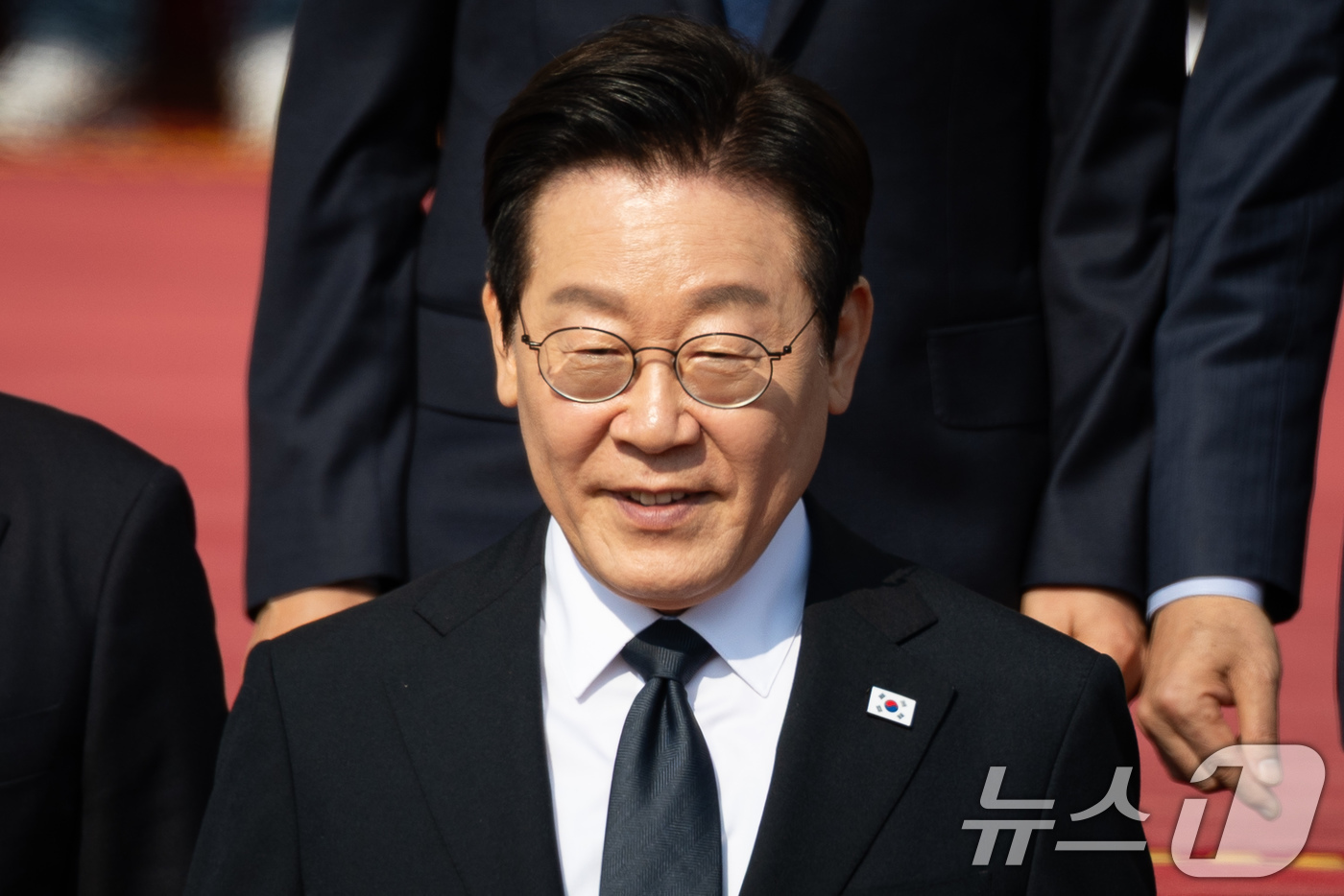 (서울=뉴스1) 유승관 기자 = 이재명 대통령이 4일 서울 여의도 국회에서 2026년도 예산안 및 기금운용계획안에 대한 시정연설을 마친 후 본청을 나서고 있다. 2025.11.4/ …