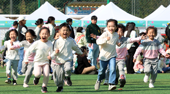 2017년생 36만 명, 아동수당법 개정 늦으면 지급 못 받아