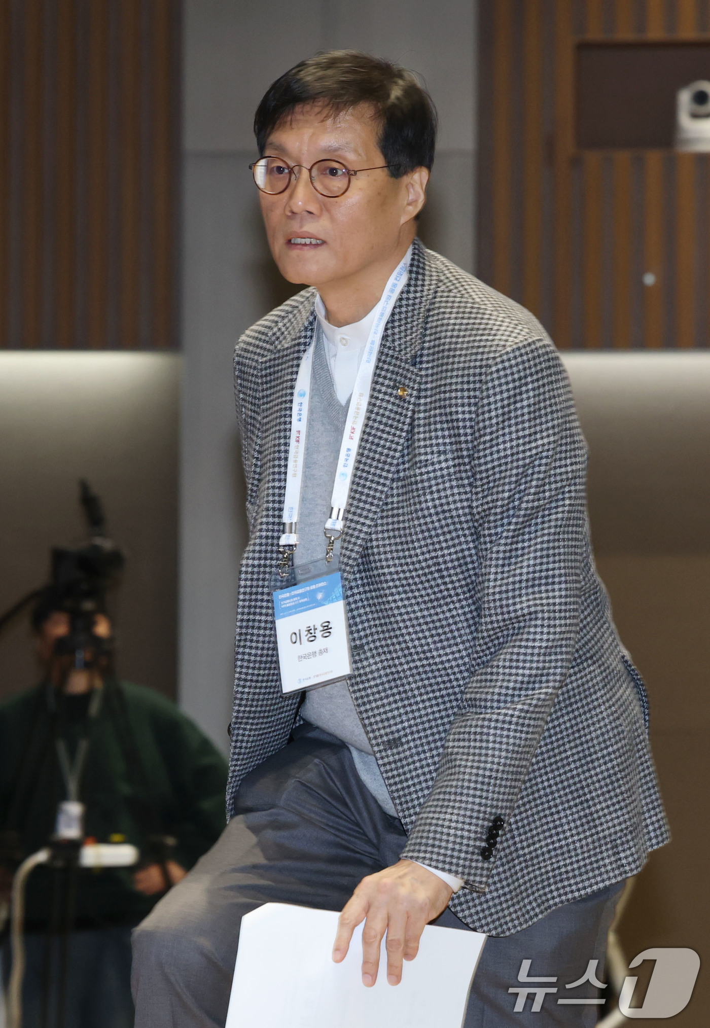 (서울=뉴스1) 이광호 기자 = 이창용 한국은행 총재가 4일 오후 서울 중구 한국은행 별관에서 열린 '단기금융시장 발전과 코파 활성화를 위한 정책과제' 콘퍼런스에서 개회사를 하기 …