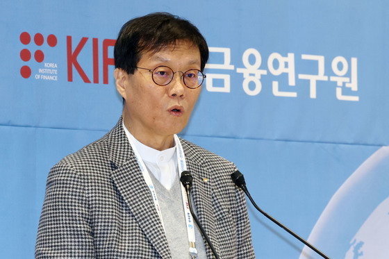 이창용 "재생에너지 확대, 산업·일자리로 이어지려면 경제 구조 재편해야"