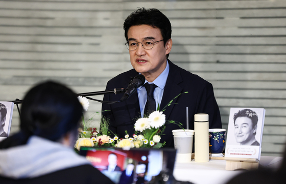 박중훈, 데뷔 40년을 맞아 '후회하지마' 출간