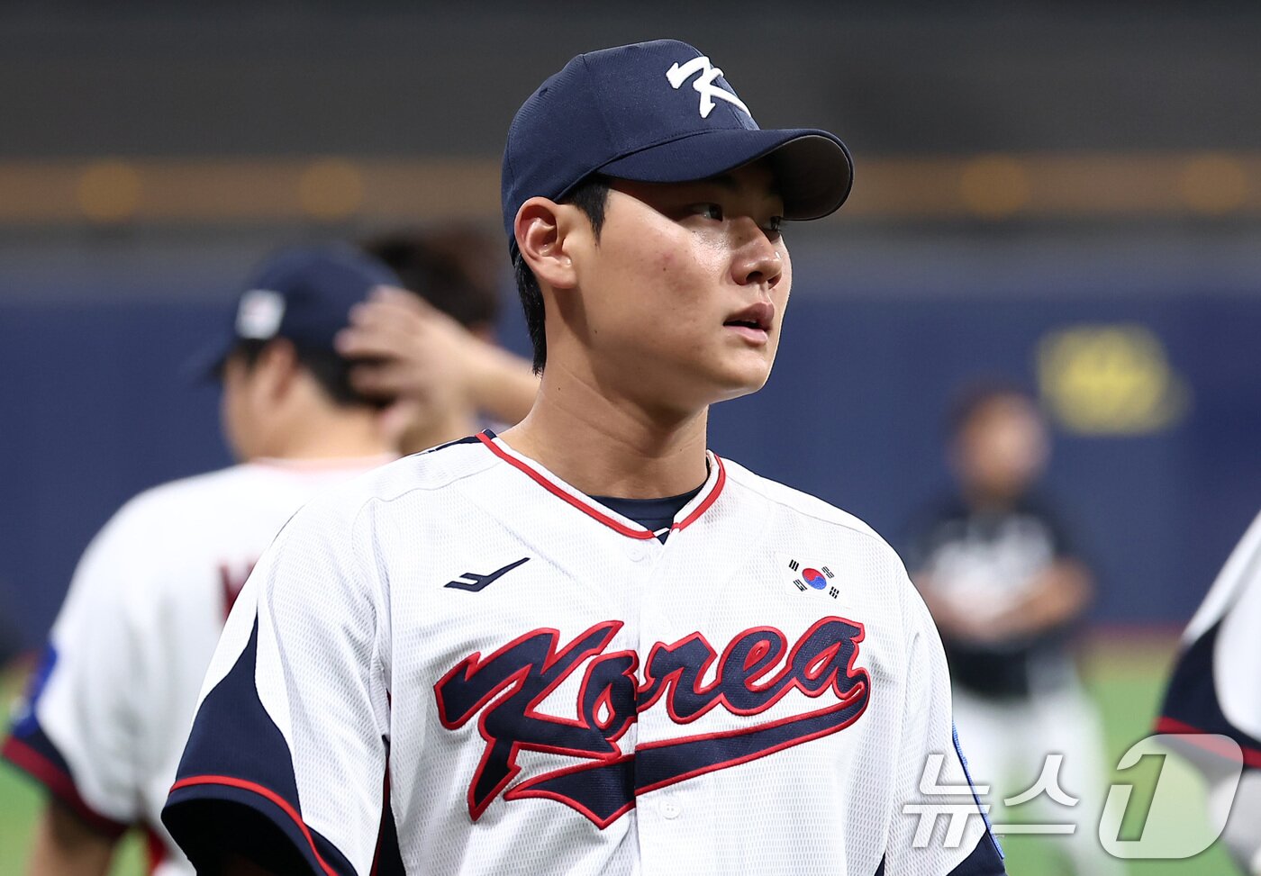 본문 이미지 - 야구대표팀 김주원이 4일 서울 고척스카이돔에서 훈련을 하고 있다. 류지현 감독이 이끄는 대표팀은 오는 8,9일 체코에 이어 15,16일에 일본과의 평가전 경기를 치를 예정이다. 2025.11.4/뉴스1 ⓒ News1 김성진 기자