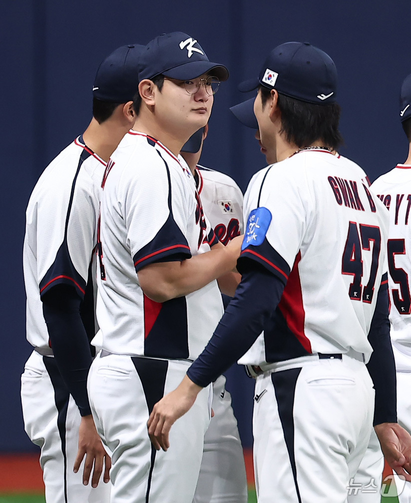 (서울=뉴스1) 김성진 기자 = 야구대표팀 김서현이 4일 서울 고척스카이돔에서 훈련을 하고 있다.류지현 감독이 이끄는 대표팀은 오는 8,9일 체코에 이어 15,16일에 일본과의 평 …