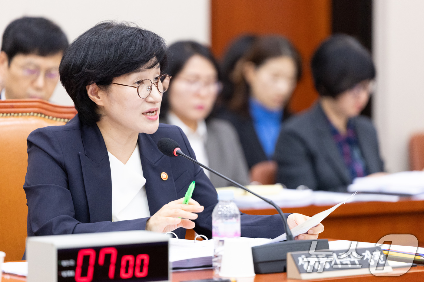 (서울=뉴스1) 이승배 기자 = 원민경 성평등가족부 장관이 4일 서울 여의도 국회에서 열린 성평등가족위원회 성평등가족부 등에 대한 국정감사에 출석해 의원 질의에 답변하고 있다. 2 …