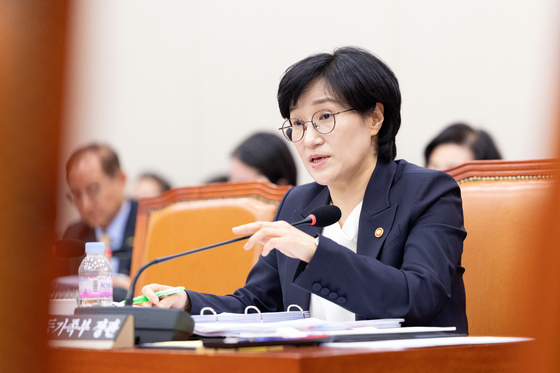 성평등부 장관 "스토킹처벌법 개정 지연, 매우 유감"