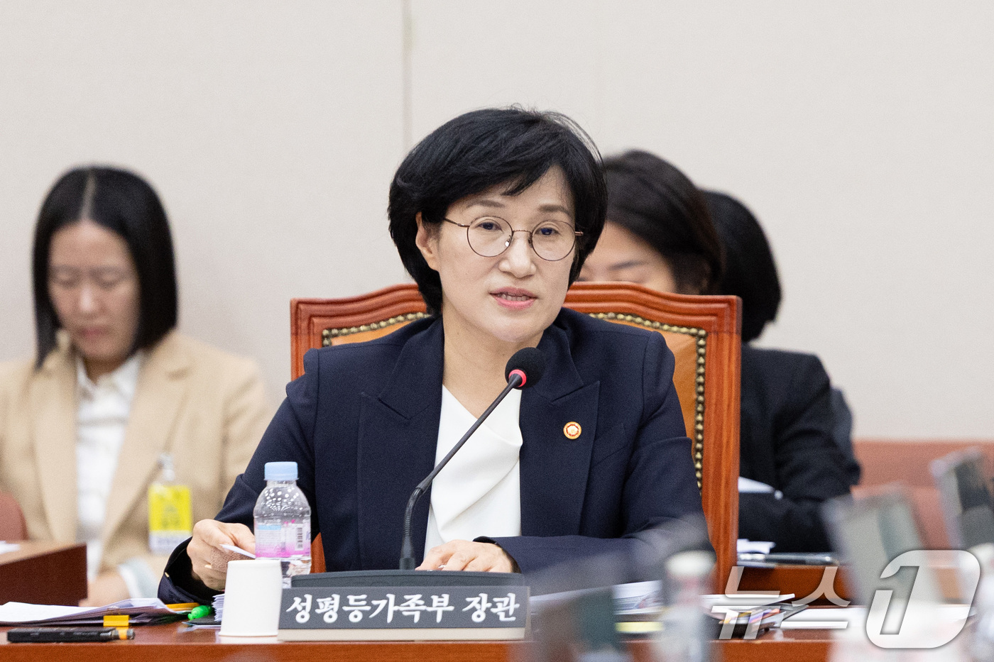 (서울=뉴스1) 이승배 기자 = 원민경 성평등가족부 장관이 4일 서울 여의도 국회에서 열린 성평등가족위원회 성평등가족부 등에 대한 국정감사에 출석해 의원 질의에 답변하고 있다. 2 …
