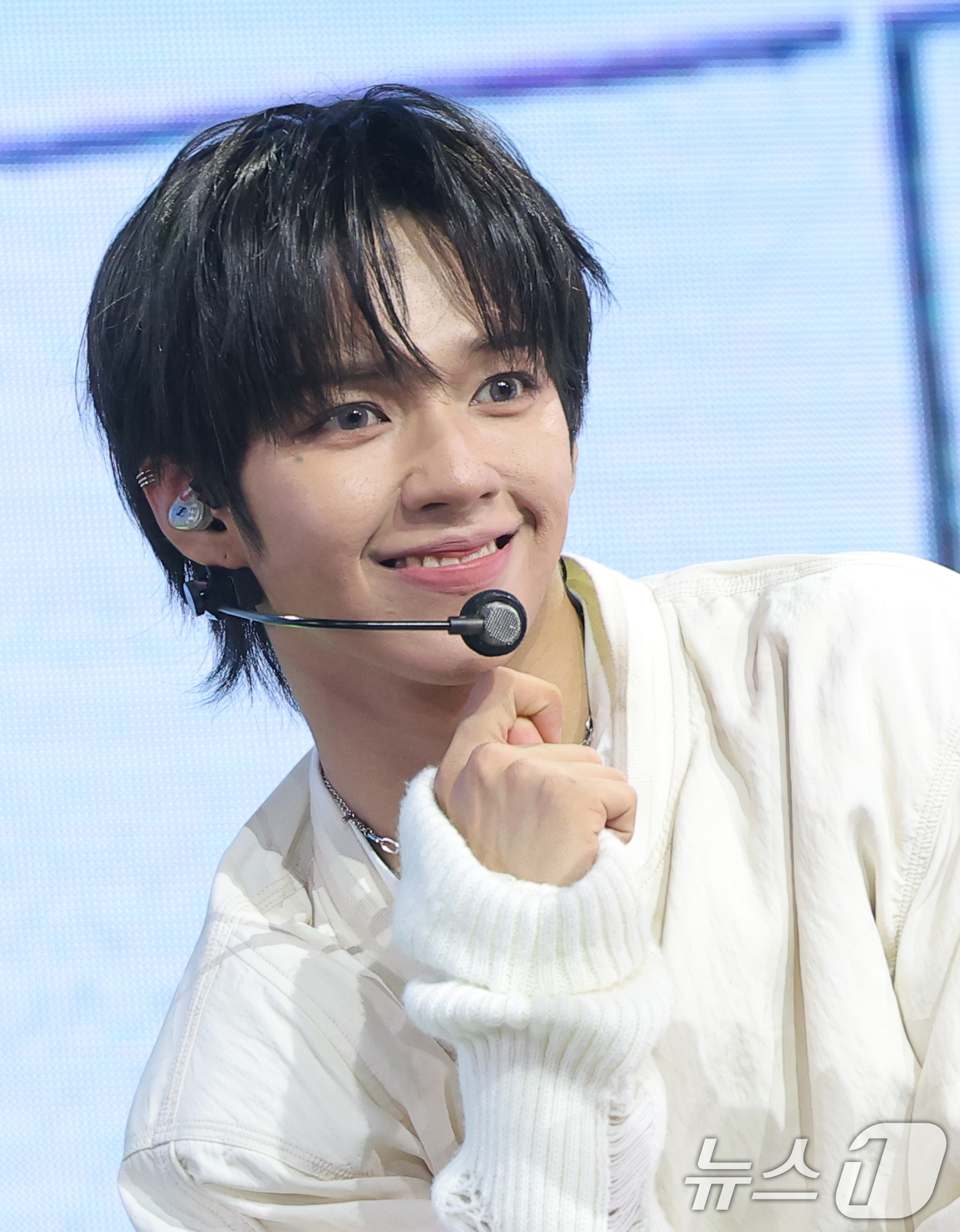 (서울=뉴스1) 권현진 기자 = 그룹 아홉(AHOF)의 제이엘이 4일 서울 광장동 예스24 라이브홀에서 가진 두 번째 미니앨범 'The Passage(더 패시지)' 쇼케이스에서 수 …