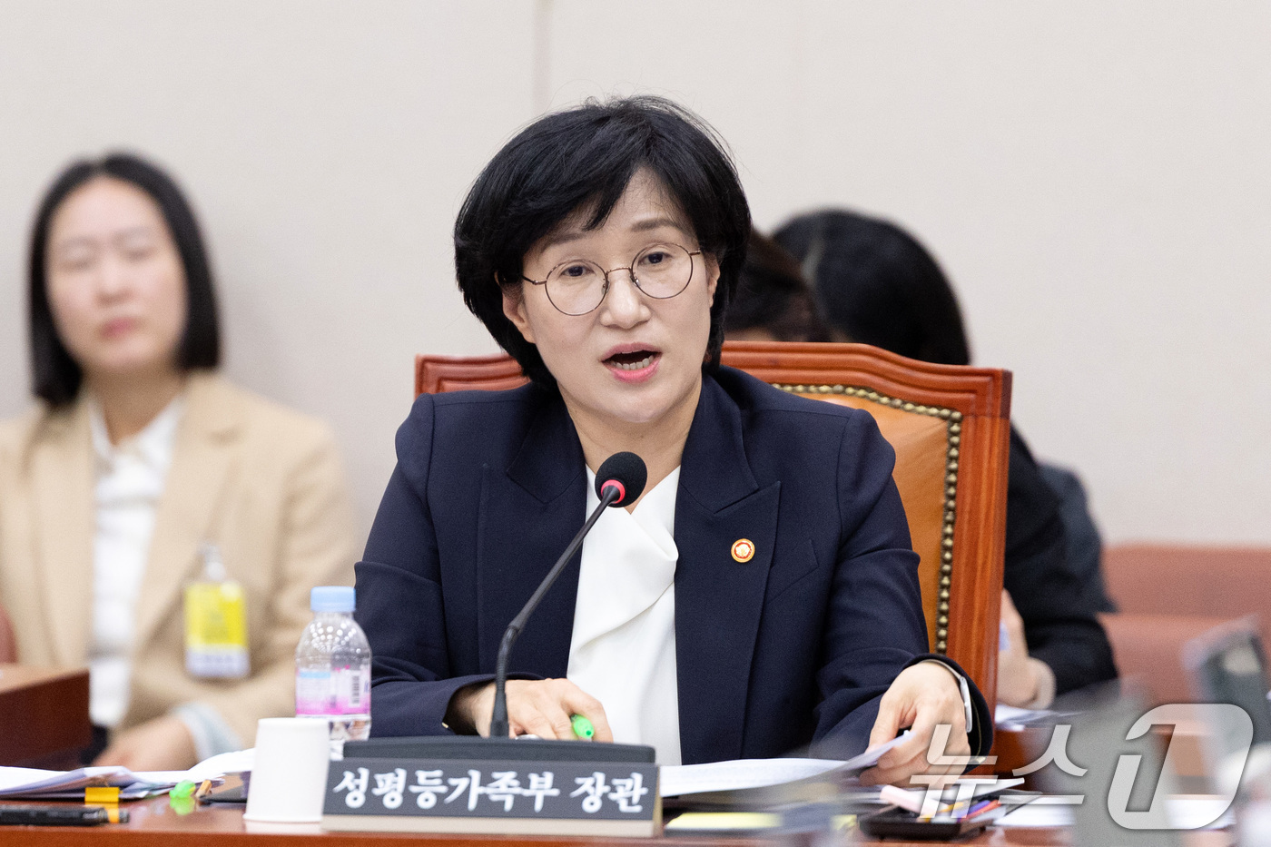 (서울=뉴스1) 이승배 기자 = 원민경 성평등가족부 장관이 4일 서울 여의도 국회에서 열린 성평등가족위원회 성평등가족부 등에 대한 국정감사에 출석해 의원 질의에 답변하고 있다. 2 …
