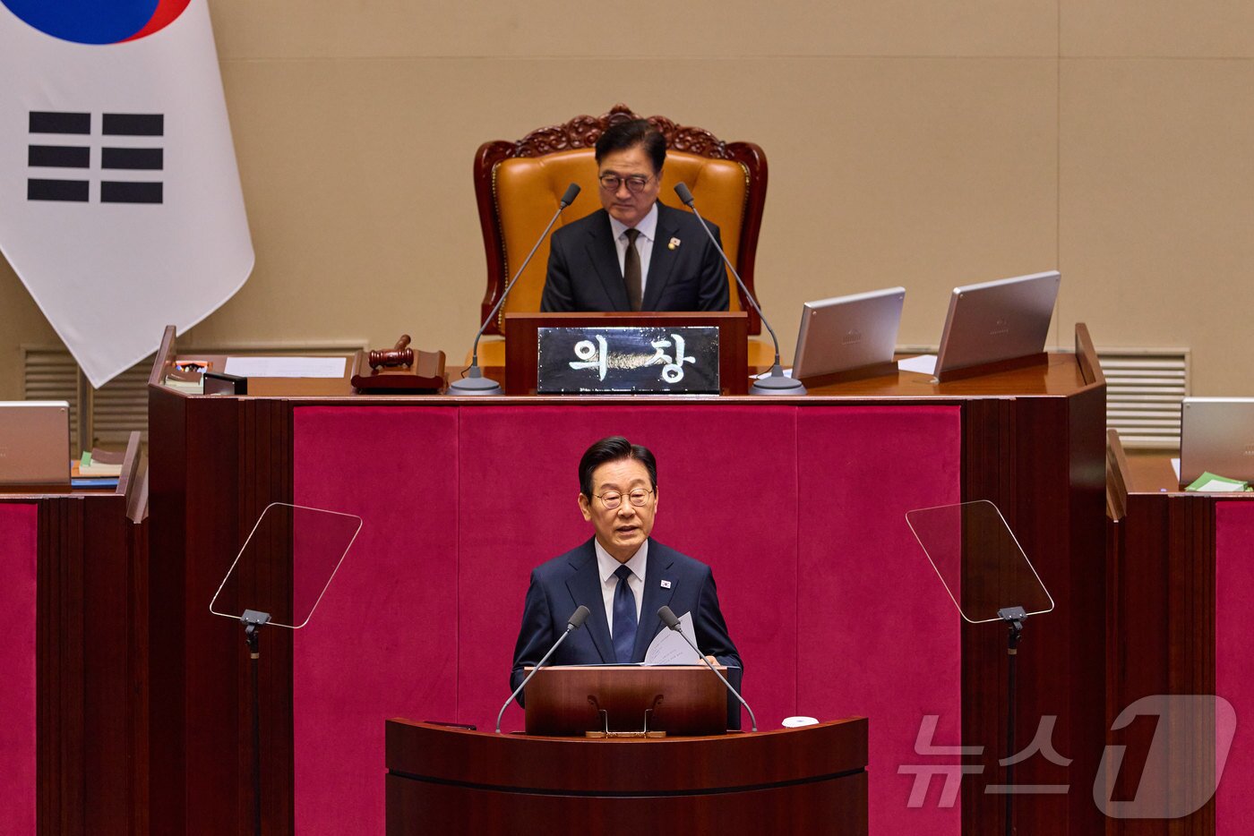 본문 이미지 - 이재명 대통령이 2025년 11월 4일 서울 여의도 국회 본회의장에서 2026년도 예산안 및 기금운용계획안에 대한 시정연설을 하고 있다. (대통령실 제공. 재판매 및 DB 금지) 2025.11.4 ⓒ 뉴스1 이재명 기자