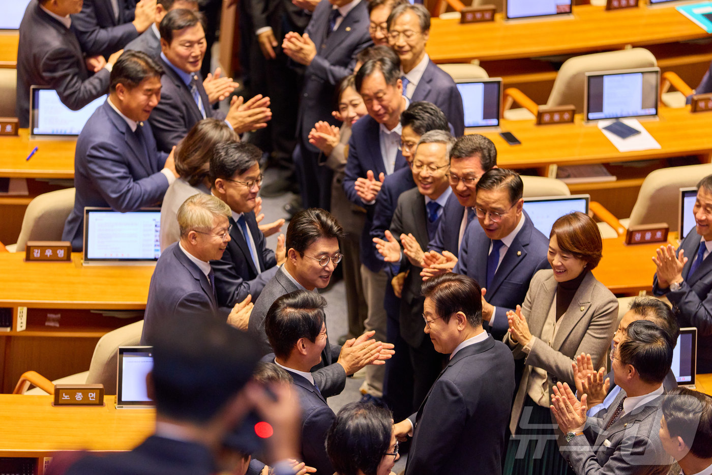 (서울=뉴스1) 이재명 기자 = 이재명 대통령이 4일 오전 국회에서 2026년도 예산안에 대한 시정연설을 위해 입장하고 있다. (대통령실 제공. 재판매 및 DB 금지)  2025. …