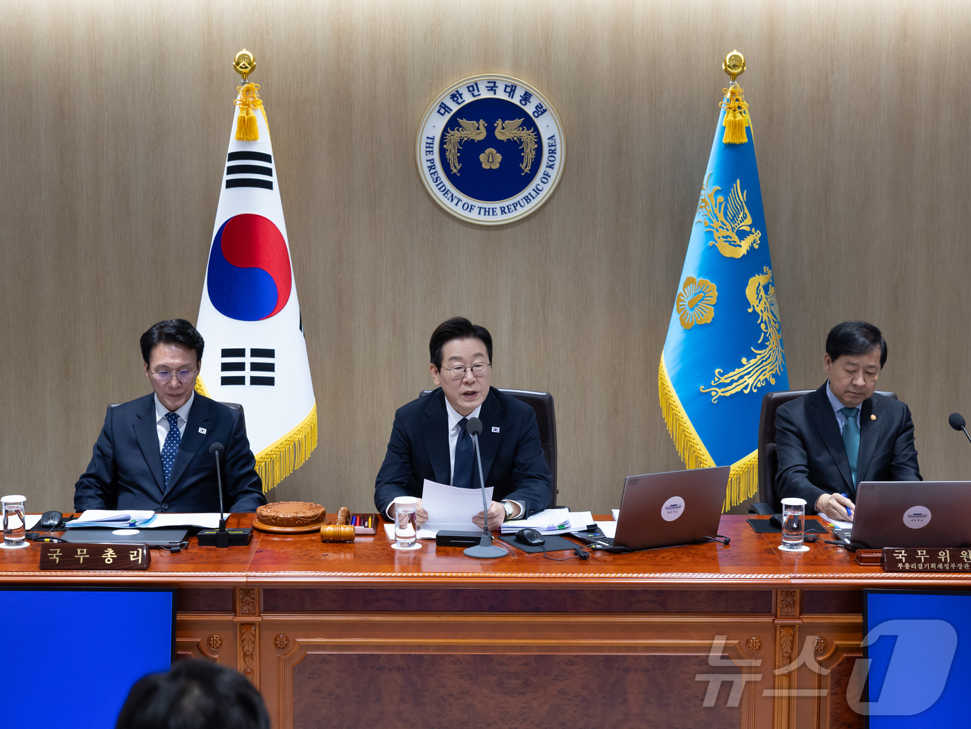 (서울=뉴스1) 이재명 기자 = 이재명 대통령이 4일 서울 용산 대통령실 청사에서 열린 국무회의에서 발언을 하고 있다. (대통령실 제공. 재판매 및 DB 금지)  2025.11.4 …