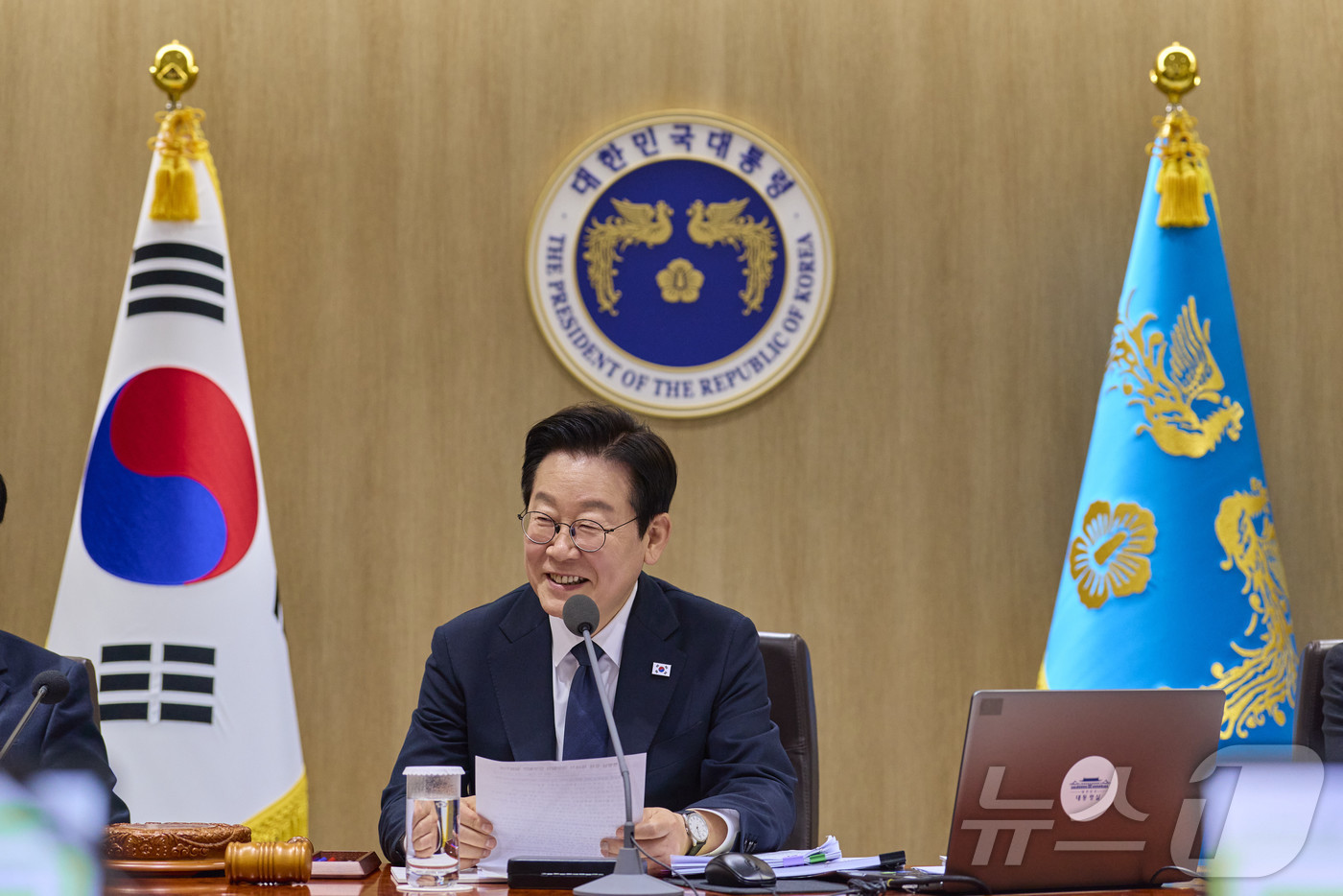 (서울=뉴스1) 이재명 기자 = 이재명 대통령이 4일 서울 용산 대통령실 청사에서 열린 국무회의에서 발언을 하고 있다. (대통령실 제공. 재판매 및 DB 금지)  2025.11.4 …