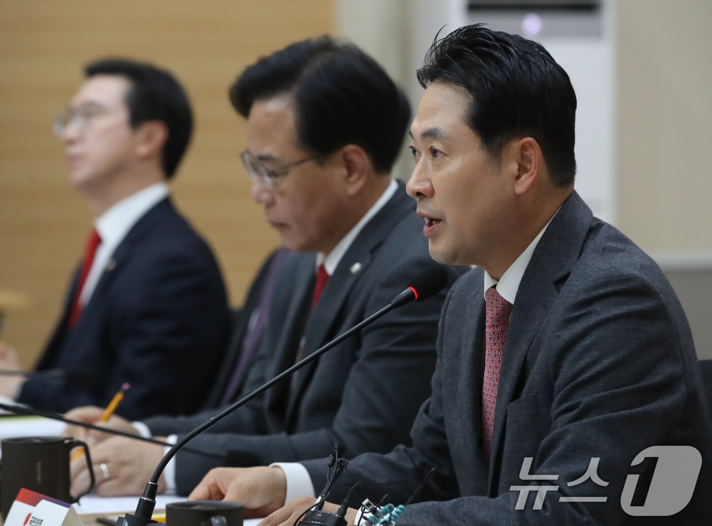 본문 이미지 - 장동혁 국민의힘 대표가 지난 4일 오후 경남 창원 의창구 경남도청에서 열린 국민의힘 부산·울산·경남 지역민생 예산정책협의회에서 발언하고 있다. 2025.11.4/뉴스1 ⓒ News1 윤일지 기자