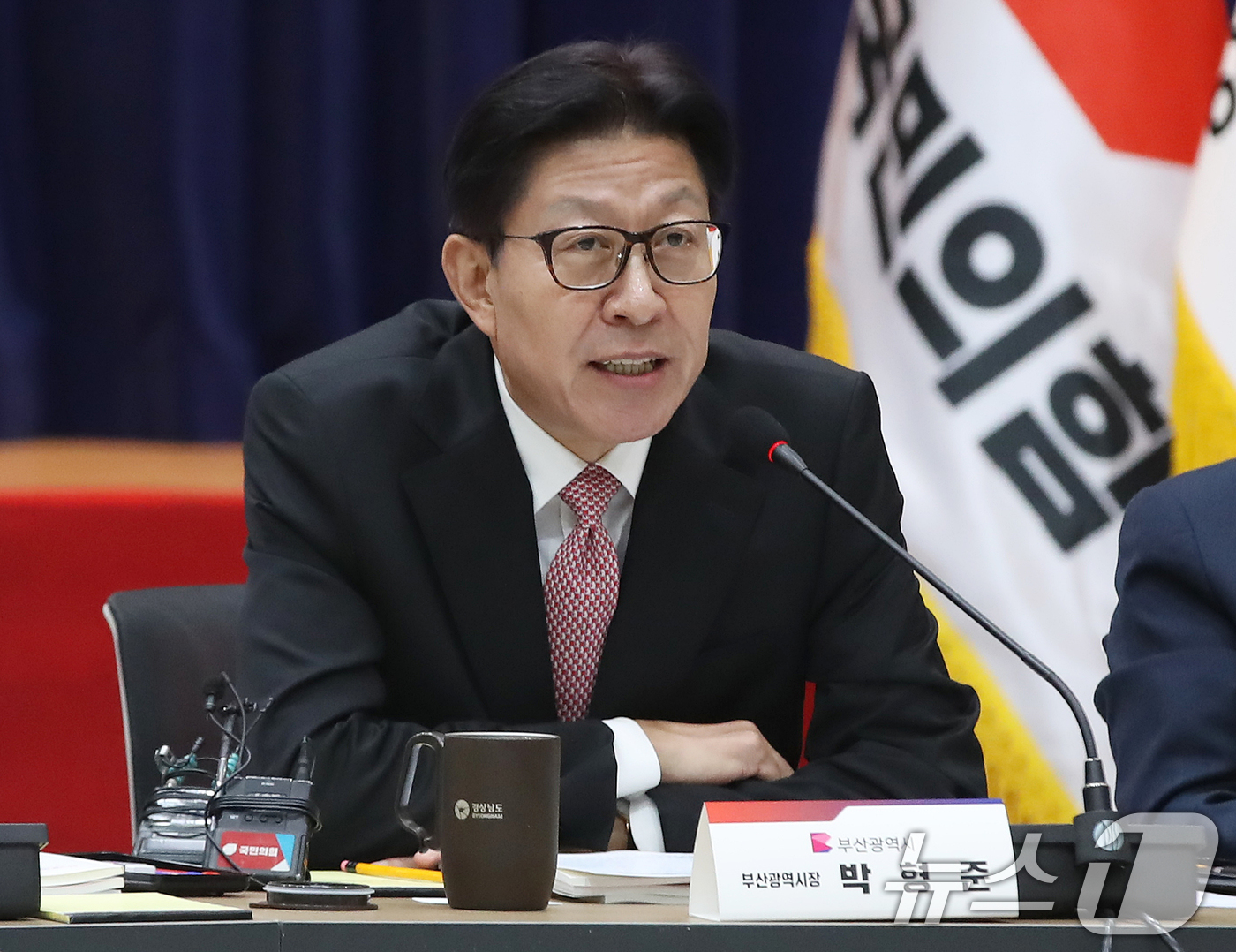 (창원=뉴스1) 윤일지 기자 = 박형준 부산시장이 4일 오후 경남 창원 의창구 경남도청에서 열린 국민의힘 부산·울산·경남 지역민생 예산정책협의회에서 발언하고 있다.  2025.11 …