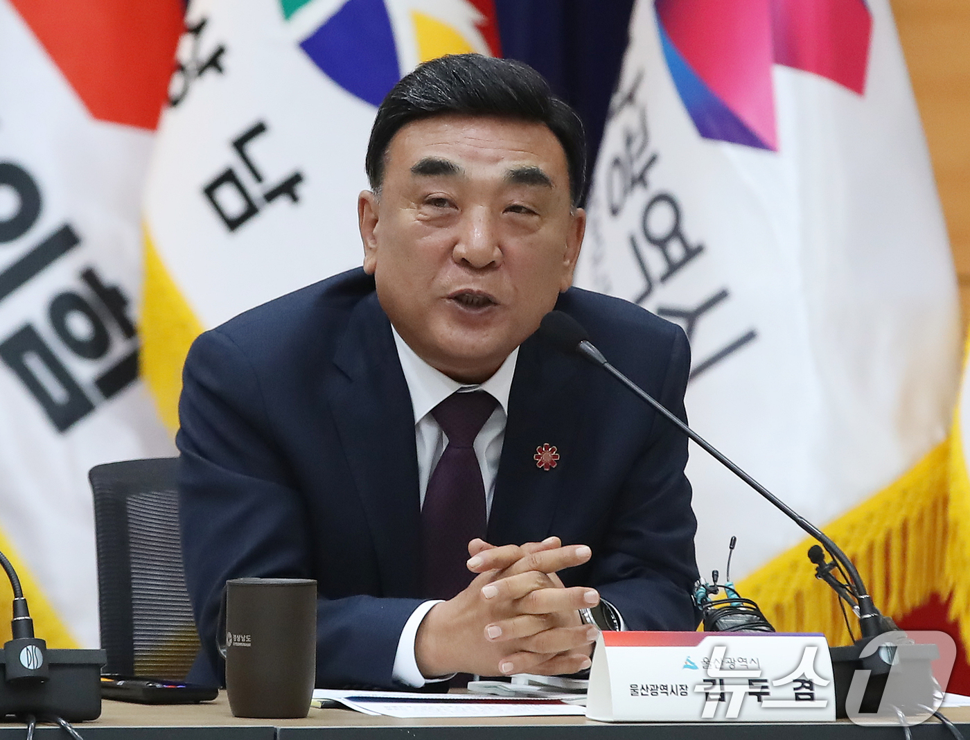 (창원=뉴스1) 윤일지 기자 = 김두겸 울산시장이 4일 오후 경남 창원 의창구 경남도청에서 열린 국민의힘 부산·울산·경남 지역민생 예산정책협의회에서 발언하고 있다.  2025.11 …