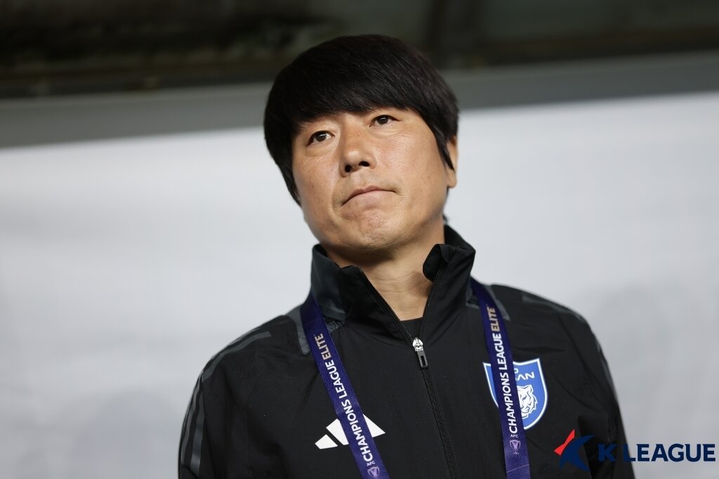 본문 이미지 - 울산과 함께 힘겨운 시간을 보내고 있는 노상래 감독 &#40;한국프로축구연맹 제공&#41;