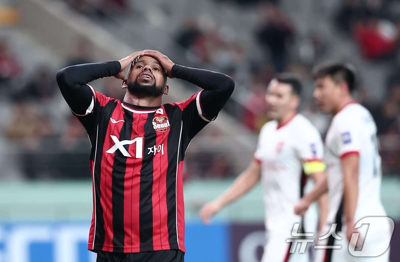 (서울=뉴스1) 김성진 기자 = FC서울 안데르손이 4일 서울 마포구 서울월드컵경기장에서 열린 '2025-2026 아시아축구연맹(AFC) 챔피언스리그 엘리트(ACLE)' 리그 스테 …