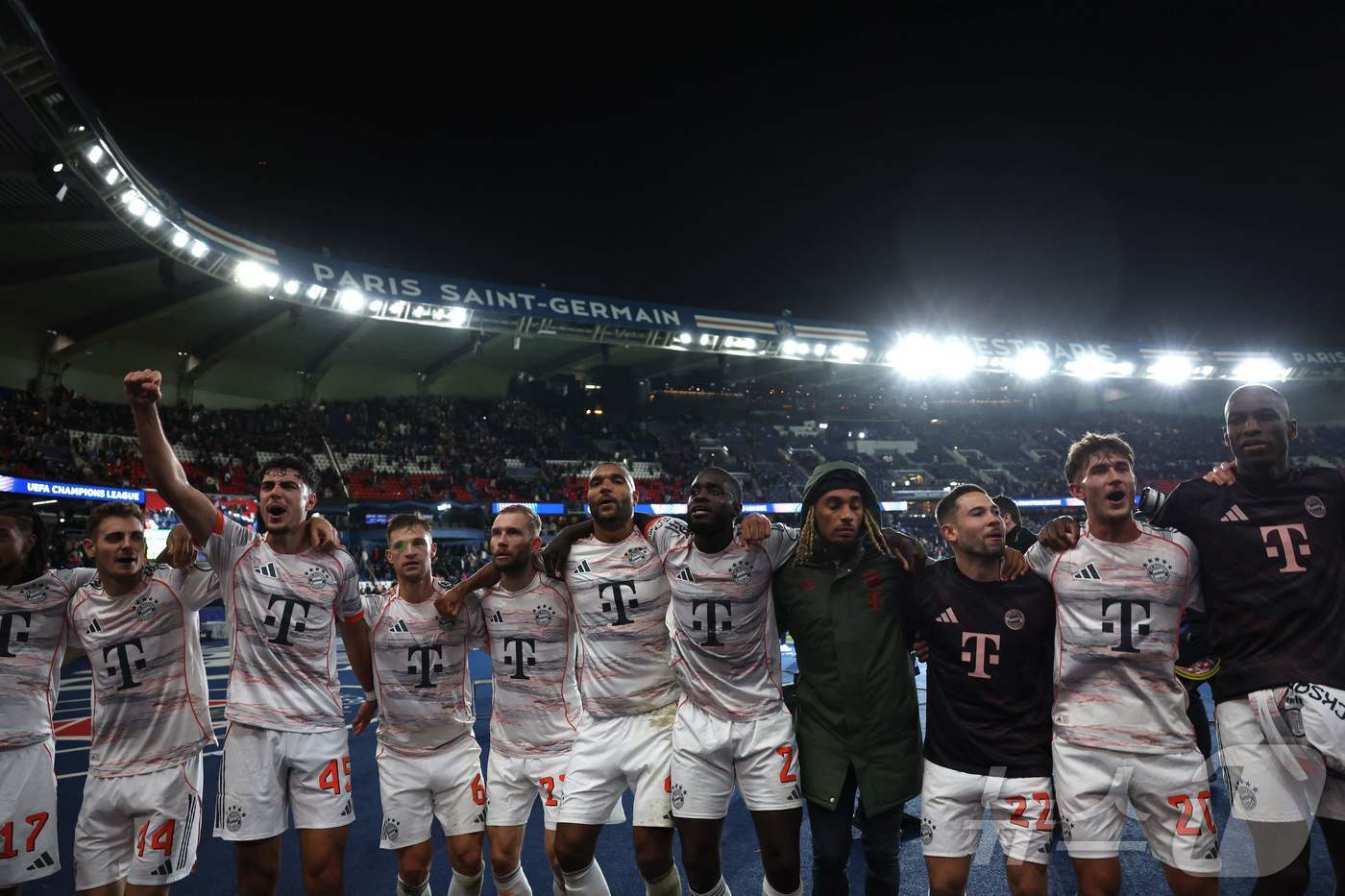 본문 이미지 - 챔피언스리그 4연승을 이어간 바이에른 뮌헨.  ⓒ AFP=뉴스1