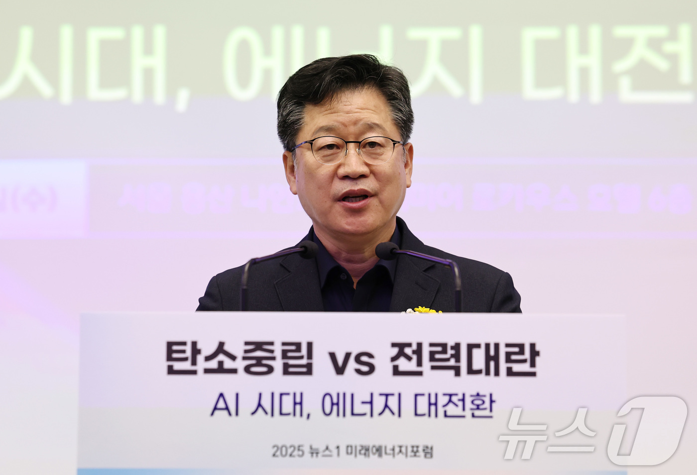 (서울=뉴스1) 구윤성 기자 = 안호영 국회 기후에너지환경노동위원장이 5일 오전 서울 용산구 나인트리 프리미어 로카우스 호텔 용산에서 '탄소중립 vs 전력대란 - AI시대, 에너지 …