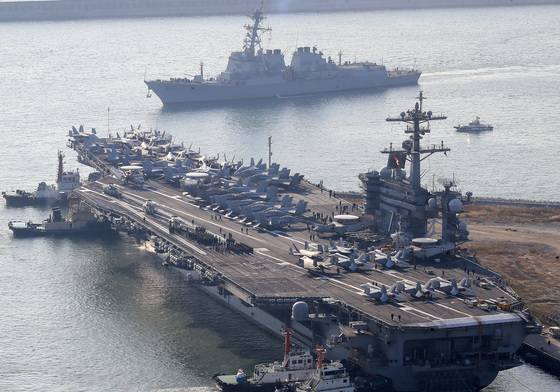 부산 군기지·미 항모 불법 촬영 중국인유학생에 징역형 구형