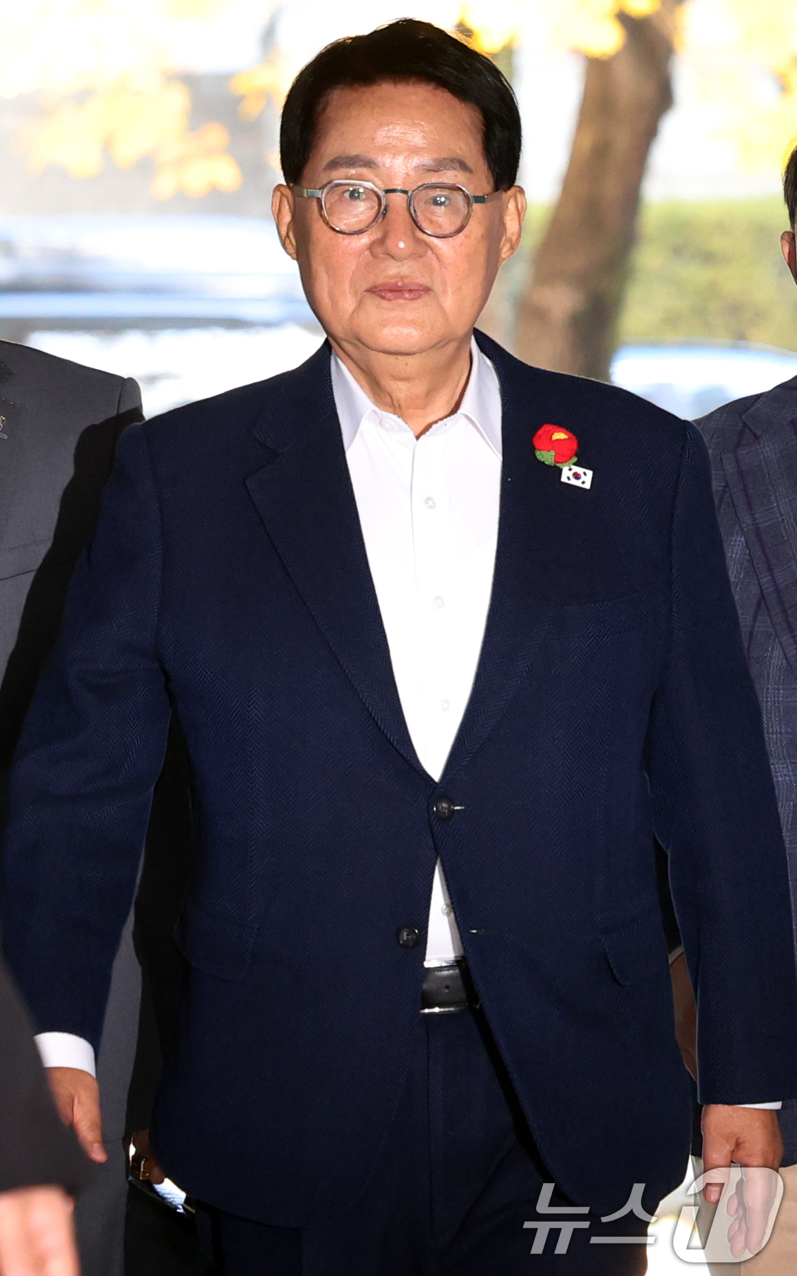 (서울=뉴스1) 김명섭 기자 = 박지원 전 국정원장이 5일 오전 서울 서초구 서울중앙지방법원에서 열린 ‘서해 공무원 피격 은폐 의혹’  결심 공판에 출석하고 있다. 2025.11. …