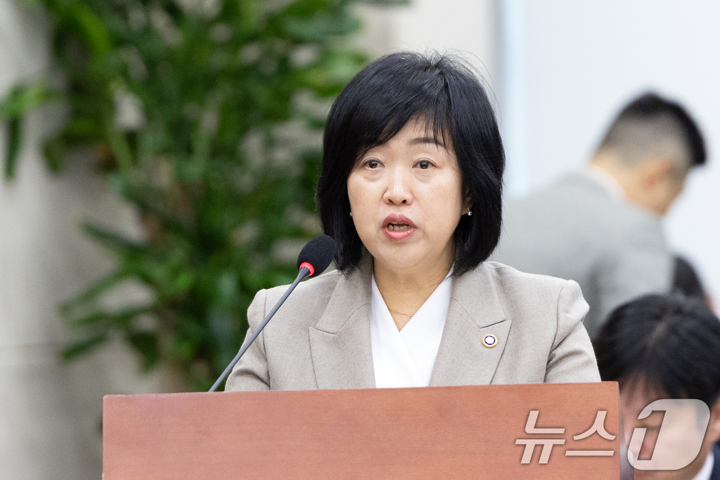 (서울=뉴스1) 이승배 기자 = 홍소영 병무청장이 5일 서울 여의도 국회에서 열린 제429회국회(정기회) 국방위원회 제6차 전체회의에서 2026년도 예산안 제안설명을 하고 있다. …