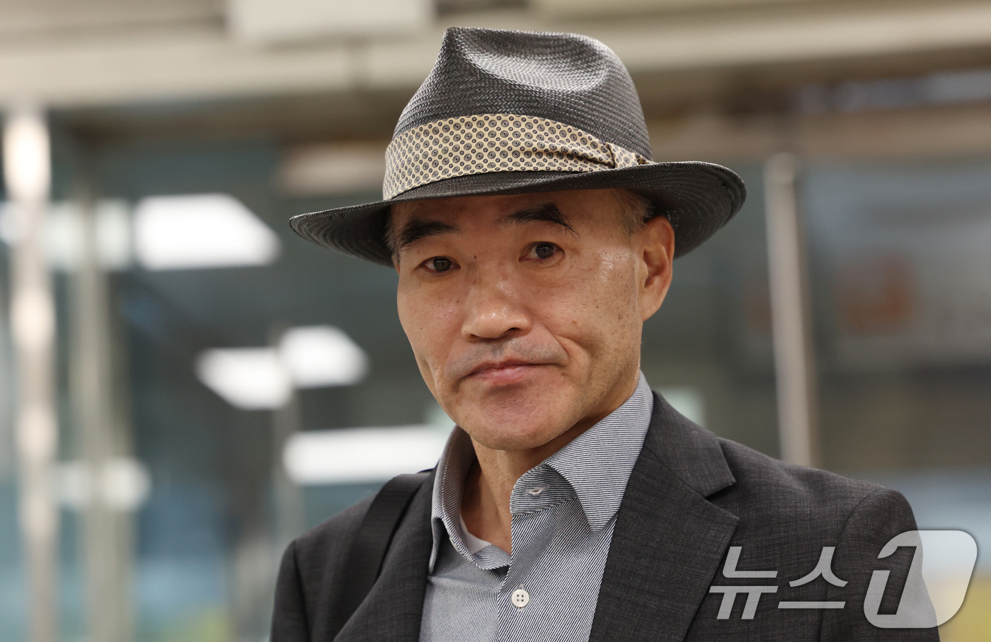 (서울=뉴스1) 김명섭 기자 = 서해공무원 피살사건 유가족 이래진 씨가 5일 오전 서울 서초구 서울중앙지방법원에서 '서해 피격 사건 은폐 시도 및 월북몰이 혐의' 관련 결심공판 방 …