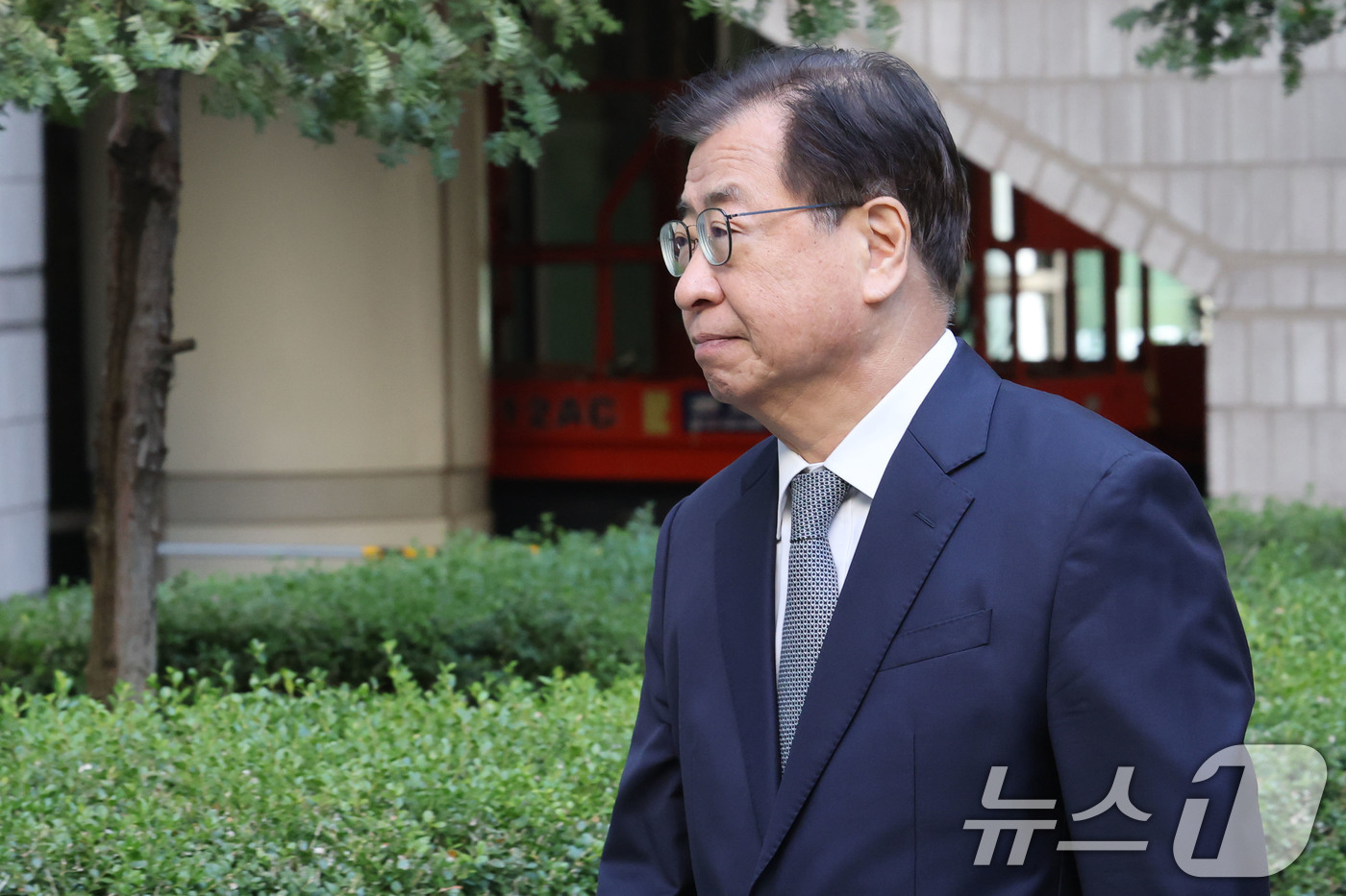 (서울=뉴스1) 이광호 기자 = 서해 공무원 피격 사건을 은폐하려 한 혐의로 재판에 넘겨진 서훈 전 국가안보실장이 5일 오전 서울 서초구 서울중앙지방법원에서 열린 결심공판에 출석하 …