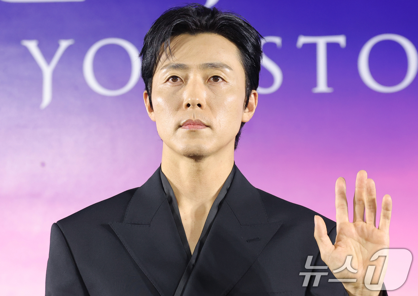 (서울=뉴스1) 권현진 기자 = 배우 이무생이 5일 오전 서울 용산구 CGV용산아이파크몰에서 열린 넷플릭스 시리즈 ‘당신이 죽였다’ 제작발표회에 참석해 포즈를 취하고 있다.‘당신이 …