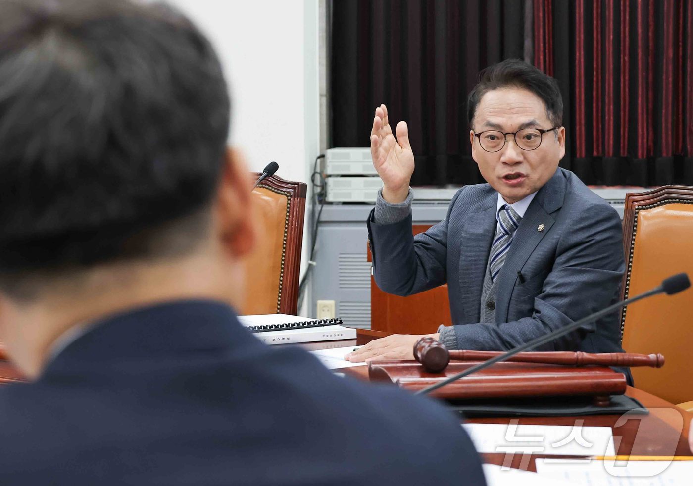 (서울=뉴스1) 유승관 기자 = 박선원 국회 정보위원회 더불어민주당 간사가 5일 오전 서울 여의도 국회에서 열린 정보위원회의 국방정보본부 등에 대한 국정감사에서 발언하고 있다. ( …