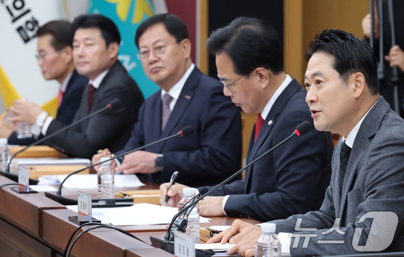 본문 이미지 - 장동혁 국민의힘 대표가 5일 대전시청에서 열린 국민의힘 충청권 지역민생 예산정책협의회에 참석해 발언하고 있다. 2025.11.5/뉴스1 ⓒ News1 김기태 기자