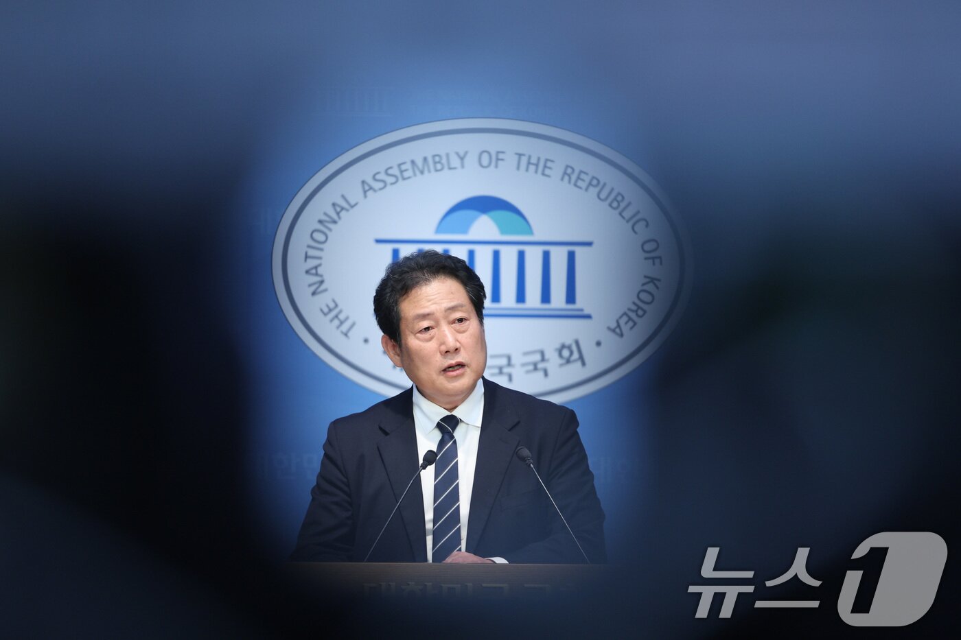 본문 이미지 - 더불어민주당 부산시당위원장 선거에 출마했으나 컷오프된 유동철 수영구지역위원장은 5일 서울 여의도 국회 소통관에서 기자회견을 하고 있다. 2025.11.5/뉴스1 ⓒ News1 신웅수 기자