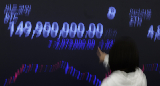 거시 불확실성에 가상자산 '와르르'…ETF 신규 상장에도 시장은 '싸늘'