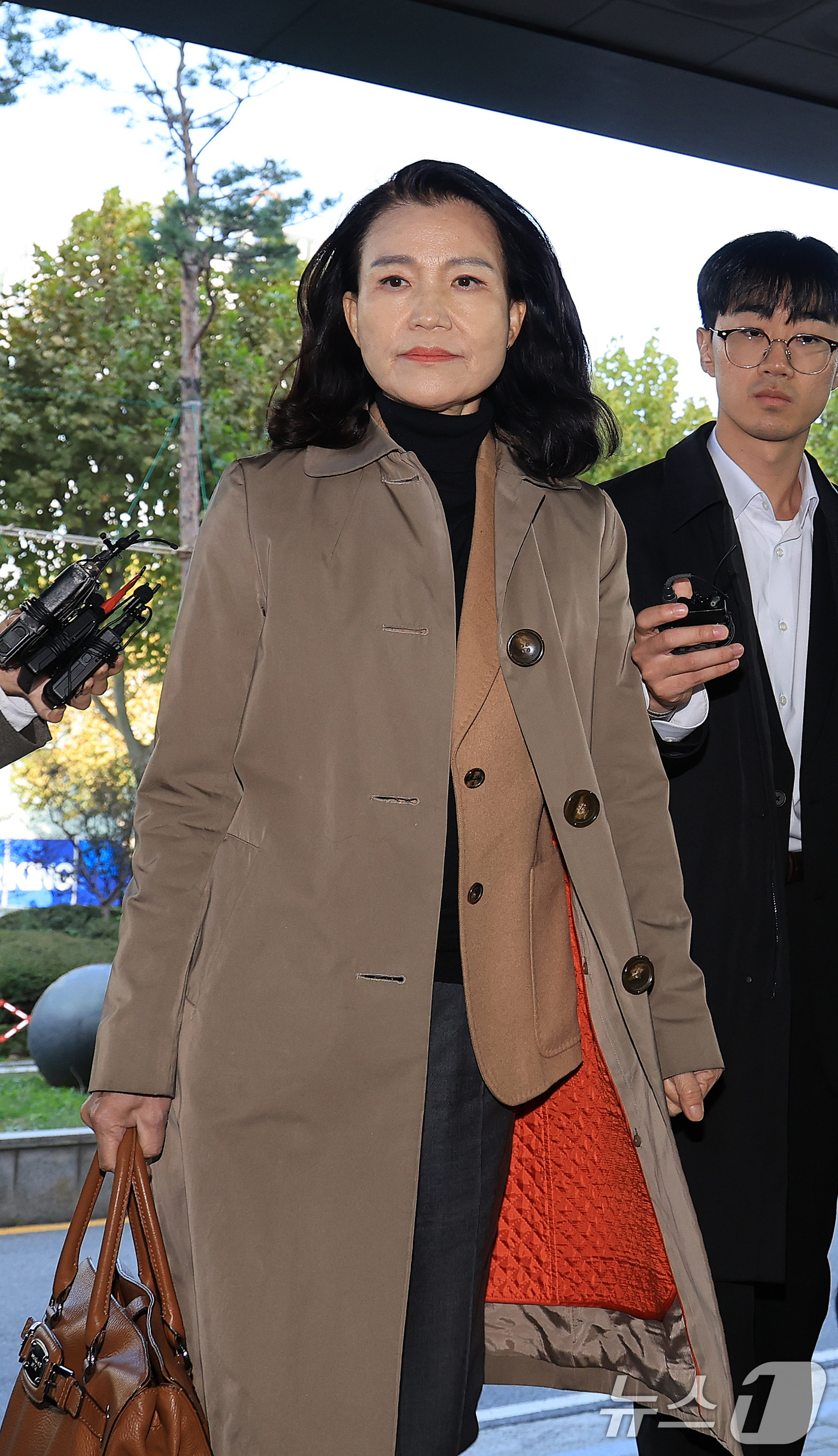 (서울=뉴스1) 이호윤 기자 = 이진숙 전 방송통신위원장이 5일 서울 양천구 서울남부지방검찰청에서 영등포경찰서장과 전직 수사과장 등을 직권남용 혐의로 고발하기 위해 이동하고 있다. …