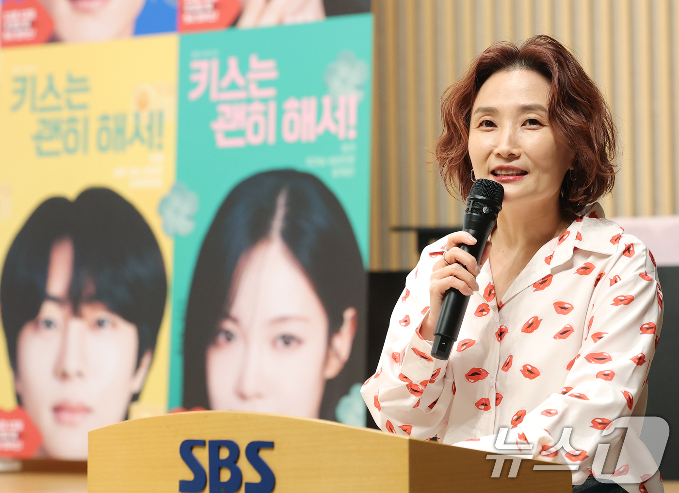 (서울=뉴스1) 권현진 기자 = 방송인 박경림이 5일 서울 양천구 SBS 방송센터에서 열린 SBS 새 수목드라마 ‘키스는 괜히 해서!’(극본 하윤아, 태경민/연출 김재현) 제작발표 …