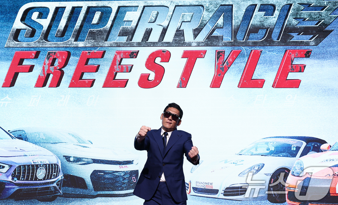 (서울=뉴스1) 김성진 기자 = 가수 god 박준형이 5일 서울 중구 웨스틴조선호텔에서 열린 티빙 오리지널 '슈퍼레이스 프리스타일' 제작발표회에서 포즈를 취하고 있다.'슈퍼레이스 …