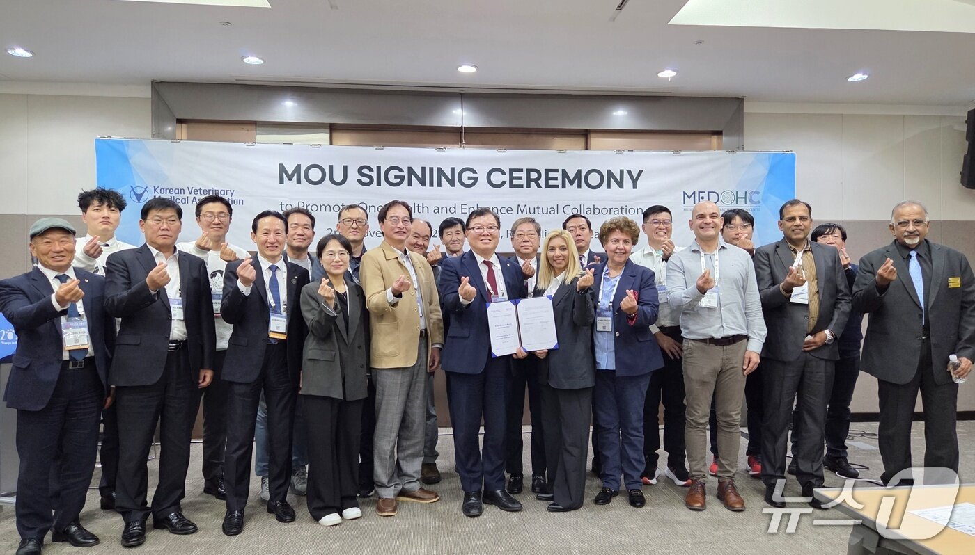본문 이미지 - 협약식에 참석한 대한수의사회와 그리스 지중해원헬스혁신센터 관계자들 ⓒ 뉴스1 최서윤 기자