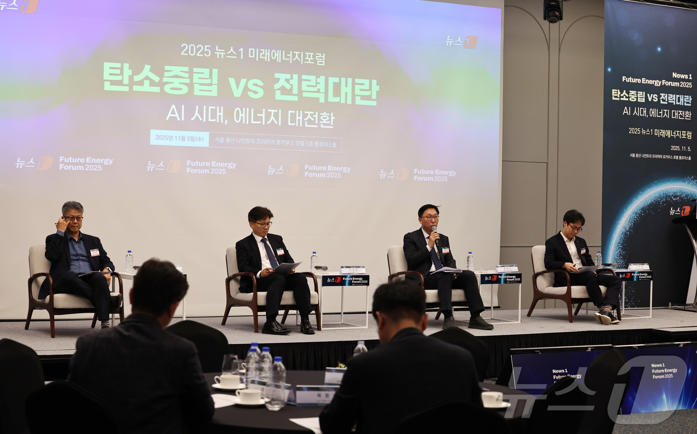 (서울=뉴스1) 구윤성 기자 = 5일 오후 서울 용산구 나인트리 프리미어 로카우스 호텔 용산에서 열린 '2025 뉴스1 미래에너지포럼'(NFEF 2025)에서 패널들이 'AI 기술 …