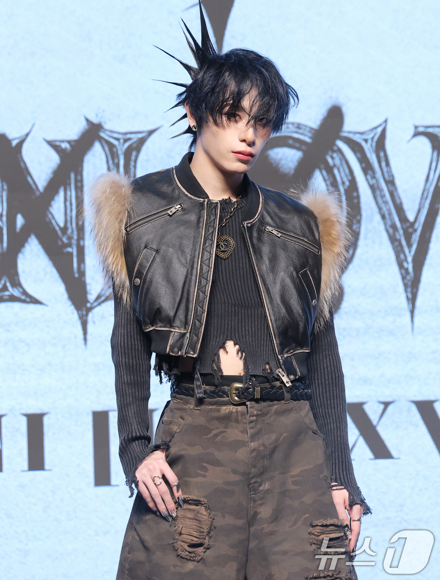 (서울=뉴스1) 권현진 기자 = 그룹 엑스러브(XLOV)의 하루가 5일 서울 강남구 슈피겐홀에서 진행된 미니 1집 ‘UXLXVE(언러브)’ 발매 쇼케이스에서 포즈를 취하고 있다. …