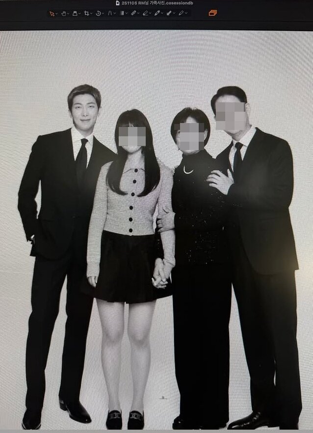 본문 이미지 - RM 가족 사진/인스타그램 캡처