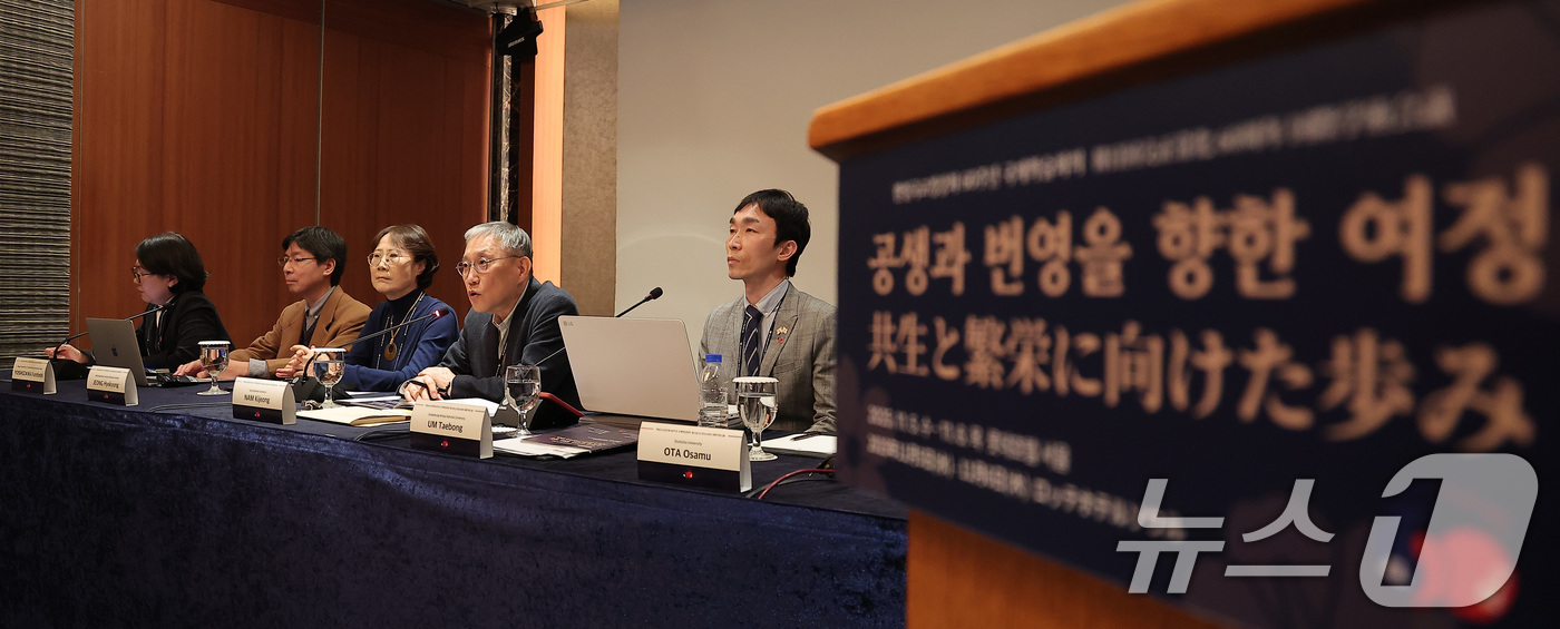 (서울=뉴스1) 김성진 기자 = 5일 서울 중구 롯데호텔에서 열린 한일국교정상화 60주년 국제학술회의 '공생과 번영을 향한 여정' 역사 분야 섹션에서 한일회담 연구의 새로운 모색이 …