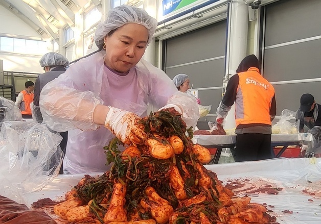 \"평창 배추와 강원 양념의 결합\"…평창고랭지김장축제 성황