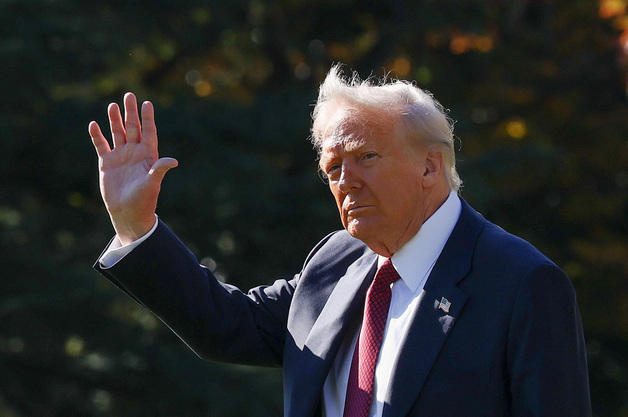 [포토]비즈니스 포럼 참석 위해 백악관 나서는 트럼프 美대통령