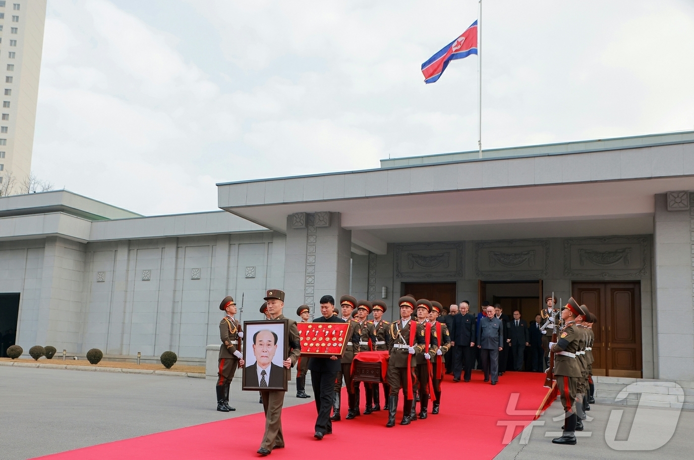 (평양 노동신문=뉴스1) = 북한 노동당 기관지 노동신문은 6일 "평양에서 5일 고 김영남 동지의 장의식이 엄숙히 거행됐다"고 보도했다. [국내에서만 사용가능. 재배포 금지. DB …