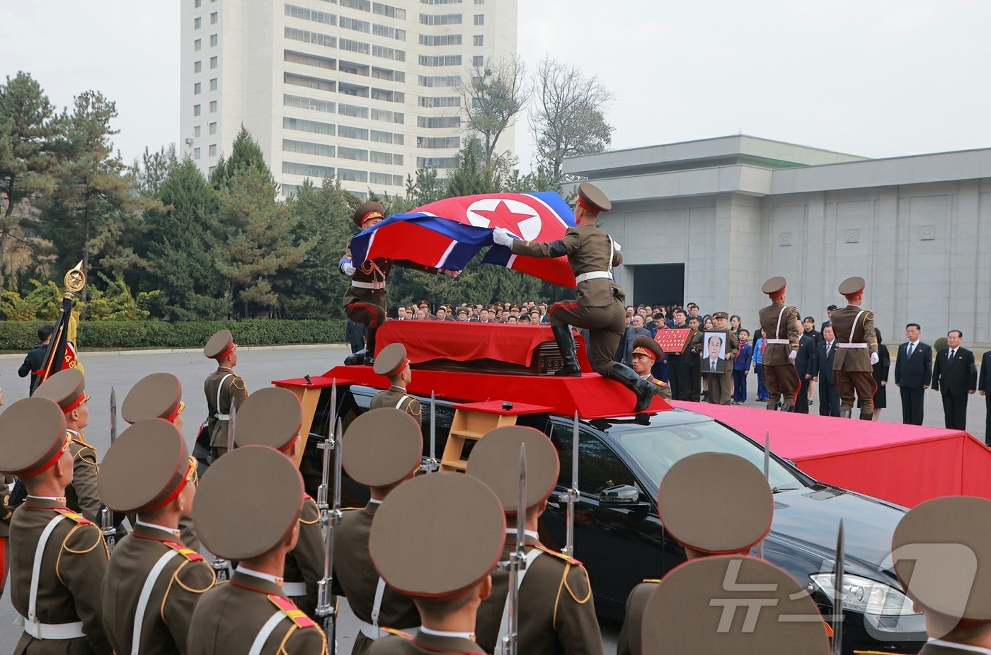 (평양 노동신문=뉴스1) = 북한 노동당 기관지 노동신문은 6일 "평양에서 5일 고 김영남 동지의 장의식이 엄숙히 거행됐다"고 보도했다. [국내에서만 사용가능. 재배포 금지. DB …