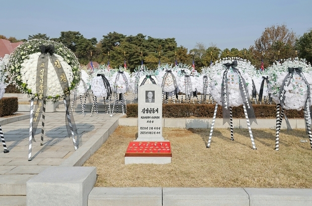 北 3대 걸친 충신 '김영남' 장례 마쳐…南 측 '조문 희망'엔 무관심(종합)