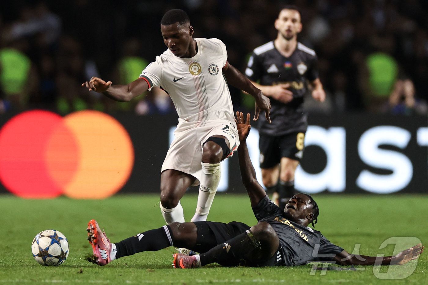 본문 이미지 - 첼시와 카라박이 2-2로 비겼다.ⓒ AFP=뉴스1