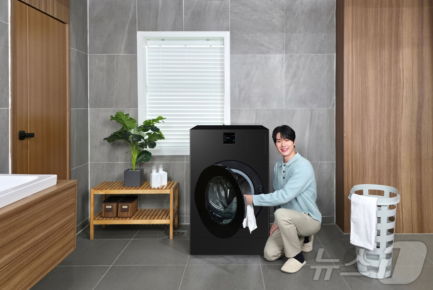 (서울=뉴스1) = 삼성전자가 올인원 세탁건조기 '비스포크 AI 콤보' 신규 색상 2종을 추가로 출시한다고 6일 밝혔다.이번에 출시하는 '비스포크 AI 콤보' 세탁 25kg ·건조 …